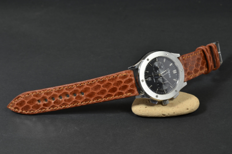 BROWN CARAMEL is one of our hand crafted watch straps. Available in caramel brown color, 3 - 3.5 mm thick.