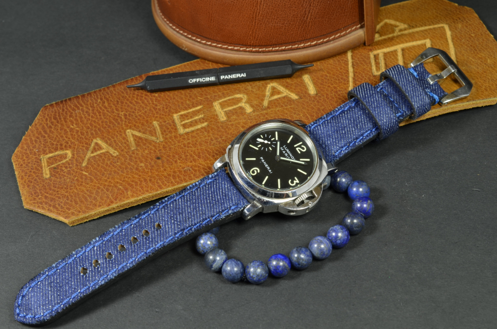 DENIM 3 es una de nuestras correas reloj de piel hechas a mano, con denim - jeans. De color azul vaquero, con un espesor de 4 - 4.5 mm.