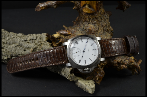 BELLY DARK BROWN es una de nuestras correas reloj de piel hechas a mano, con ayers - sea snake shiny. De color marron oscuro, con un espesor de 4 - 4.5 mm.