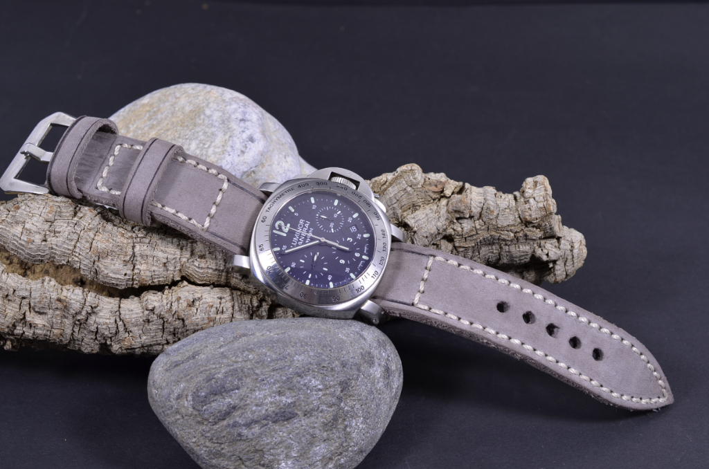 PUL GREY II is one of our hand crafted watch straps. Available in grey color, 4 - 4.5 mm thick.