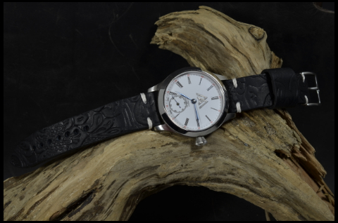 HISPANO I is one of our hand crafted watch straps. Available in black color, 3 - 3.5 mm thick.