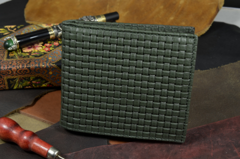 ROMA - CALF 4 BRAIDY GREEN is one of our hand crafted wallets, made using embossed calf leather & calfskin / textil in the interior. Available in green color.