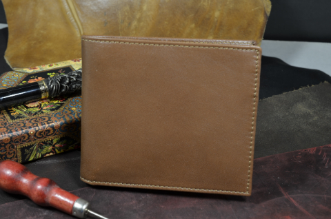 ROMA - CALF 22 CALF PREMIER BROWN is one of our hand crafted wallets, made using calf leather & calfskin / textil in the interior. Available in brown color.