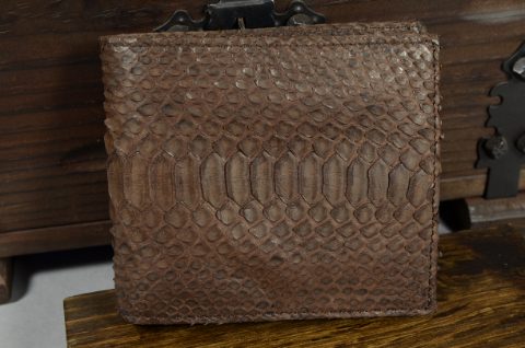 ROMA - PYTHON 14 BROWN MATTE is one of our hand crafted wallets, made using python belly matte & calfskin / textil in the interior. Available in brown color.
