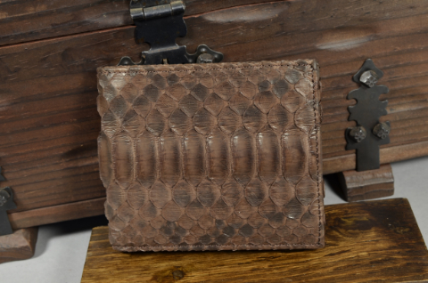 ROMA - PYTHON 18 VINTAGE BROWN MATTE is one of our hand crafted wallets, made using python belly matte & calfskin / textil in the interior. Available in vintage brown color.