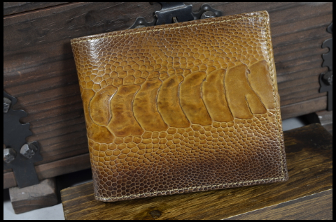 ROMA - OSTRICH LEG 21 WALNUT is one of our hand crafted wallets, made using ostrich leg matte & calfskin / textil in the interior. Available in walnut color.