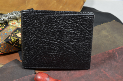 FIRENZE - CALF 7 KARABU BLACK is one of our hand crafted wallets, made using calf karabu leather & calfskin / textil in the interior. Available in black color.