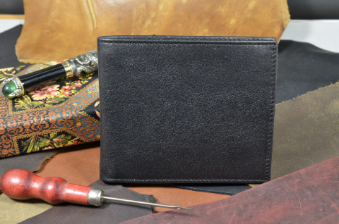 FIRENZE - CALF 12 CALF BLACK is one of our hand crafted wallets, made using calf leather & calfskin / textil in the interior. Available in black color.