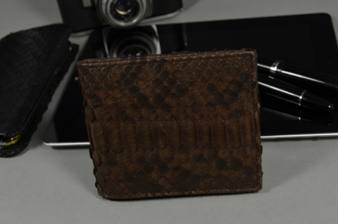 FIRENZE - PYTHON 59 VINTAGE BROWN is one of our hand crafted wallets, made using python belly matte & calfskin / textil in the interior. Available in vintage brown color.