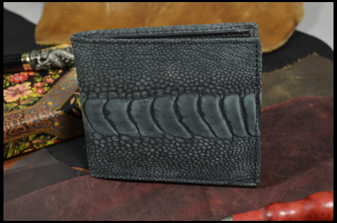 FIRENZE - OSTRICH LEG 72 NUBUK BLACK is one of our hand crafted wallets, made using ostrich leg nubuk matte & calfskin / textil in the interior. Available in black color.