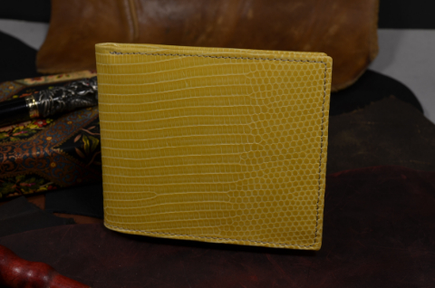 FIRENZE - LIZARD 76 YELLOW is one of our hand crafted wallets, made using salvator lizard shiny & calfskin / textil in the interior. Available in yellow color.